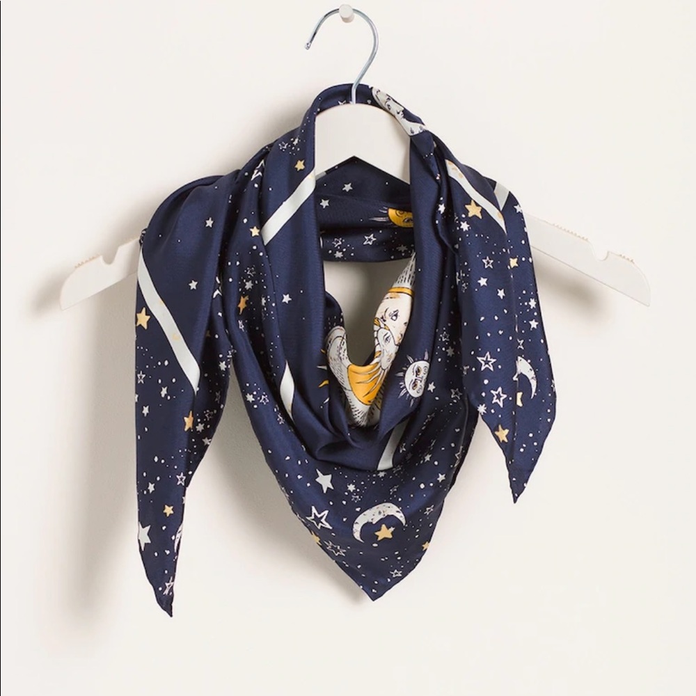 🌷 SOLD 🌷Silk ⭐️ 🌚 celestial square scarf